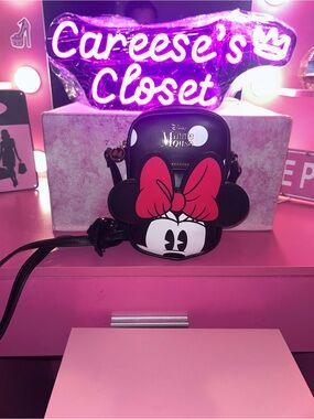 Disney Minnie Mouse Crossbody purse & phone holder